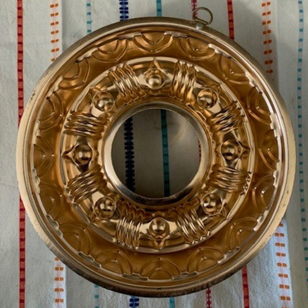 Vintage Round Copper Ring Mold with hanger - Jello or Molded Salads - 1960s - Picture 4 of 6